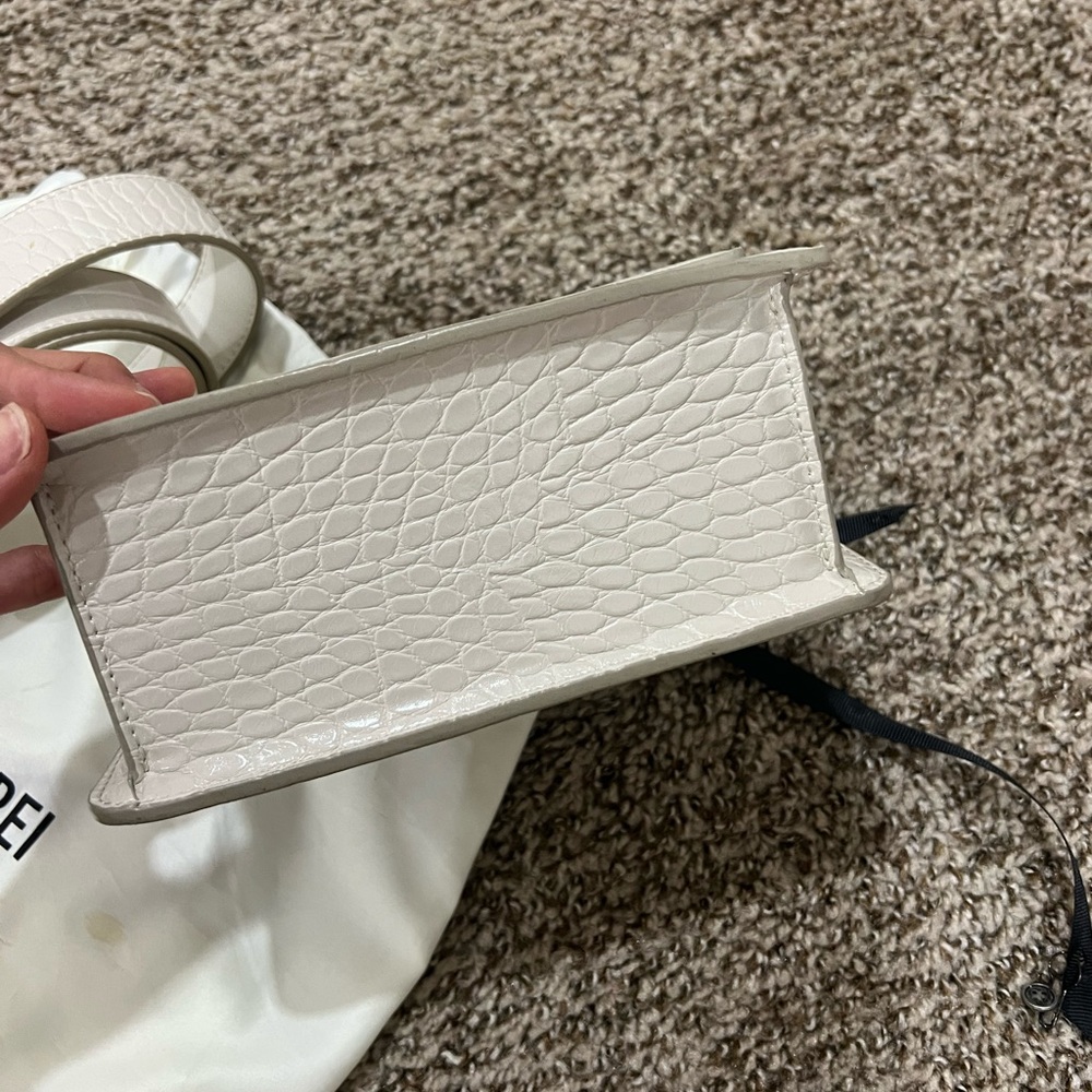 JWPEI Cream Croc-Embossed Bag - Picture 8 of 8